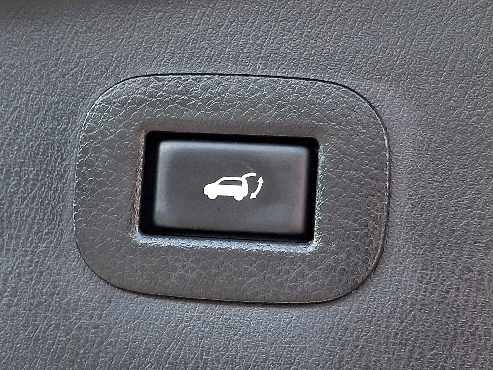 Used 2018 Nissan Armada Platinum w/ Captain Seat Package image 23