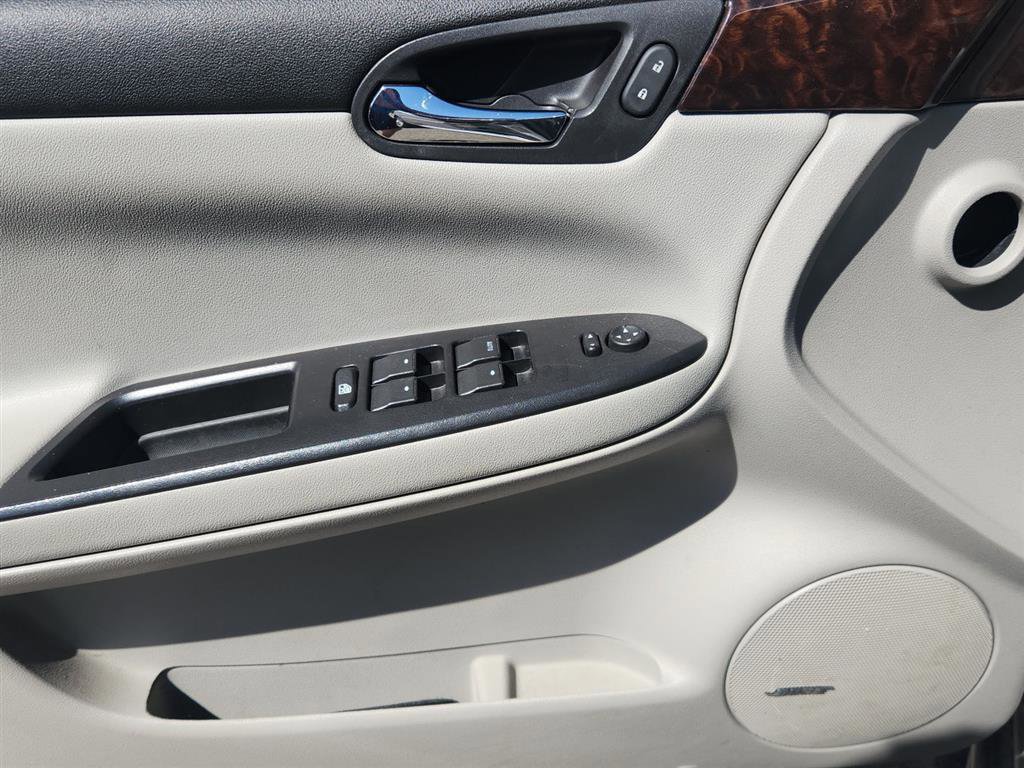 Used 2013 Chevrolet Impala LTZ FWD image 12