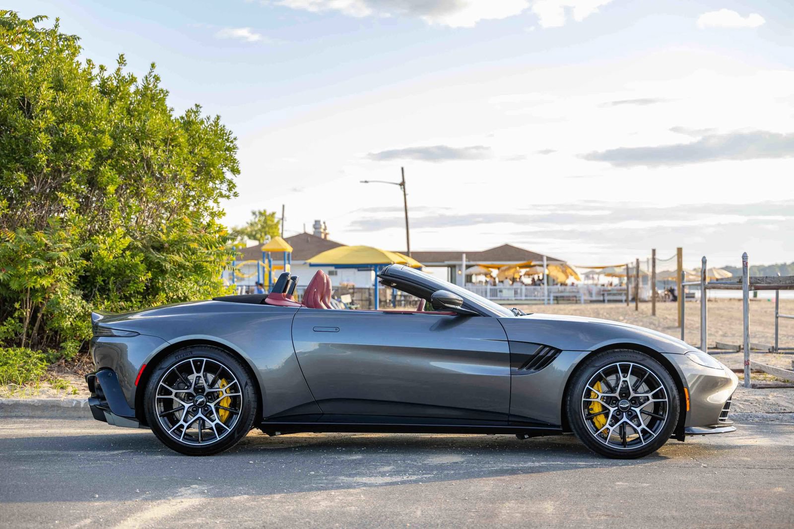 Used 2023 Aston Martin V8 Vantage Roadster RWD image 7