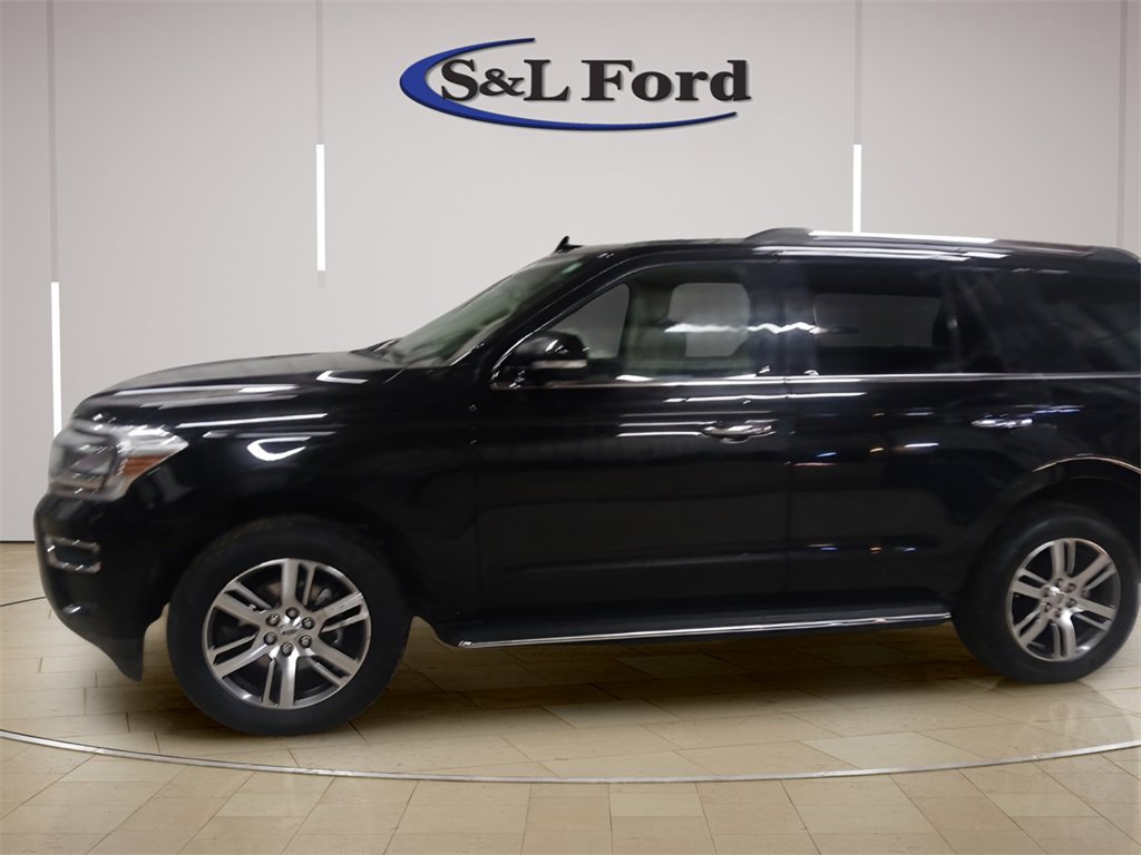 Certified 2022 Ford Expedition Limited image 2