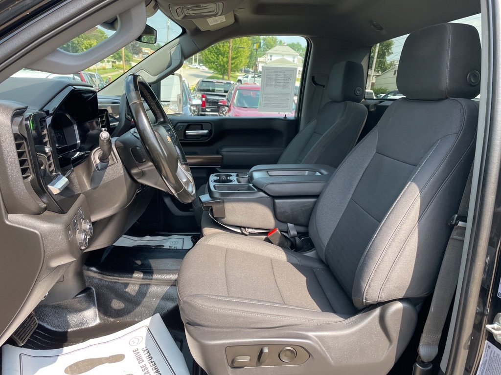 Used 2024 Chevrolet Silverado 2500 LT w/ Convenience Package image 3