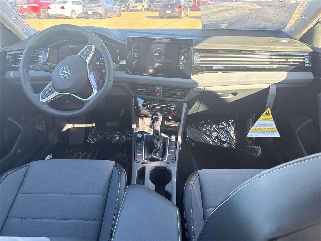New 2026 Volkswagen Jetta SE FWD image 17