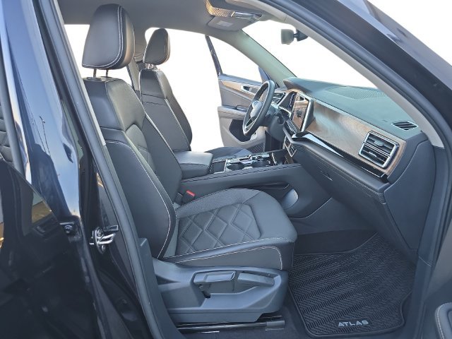 Used 2024 Volkswagen Atlas SE FWD image 9