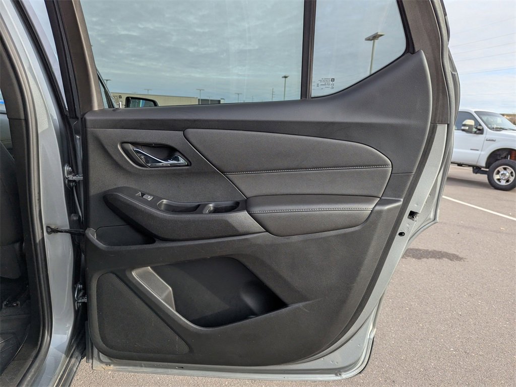 Used 2023 Chevrolet Traverse LT w/ Rear Camera Mirror Package image 41