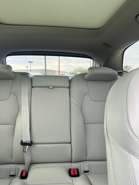 Used 2024 Volvo XC60 B5 Plus AWD/4WD image 23