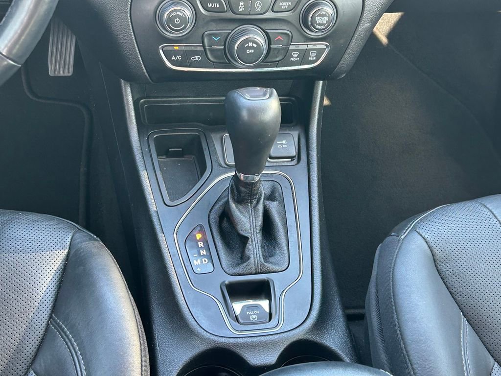 Used 2021 Jeep Cherokee Latitude Lux FWD image 21