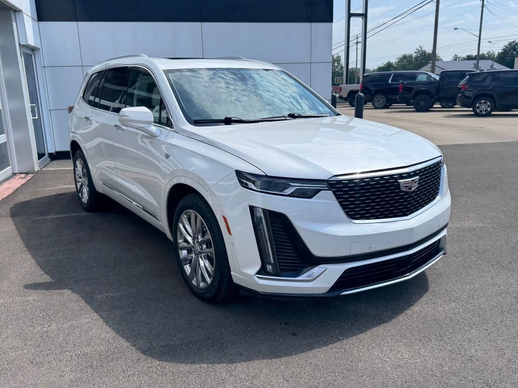 Used 2022 Cadillac XT6 Premium Luxury w/ Technology Package AWD/4WD image 6