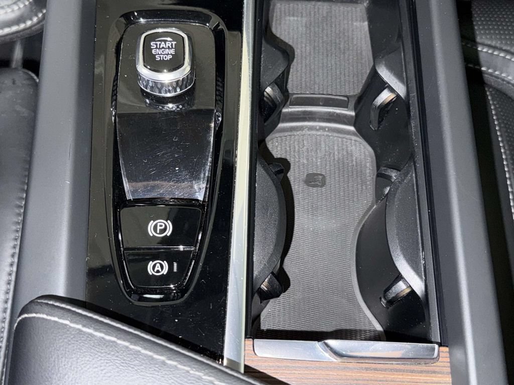 Used 2023 Volvo XC60 T8 Ultimate w/ Climate Package AWD/4WD image 23
