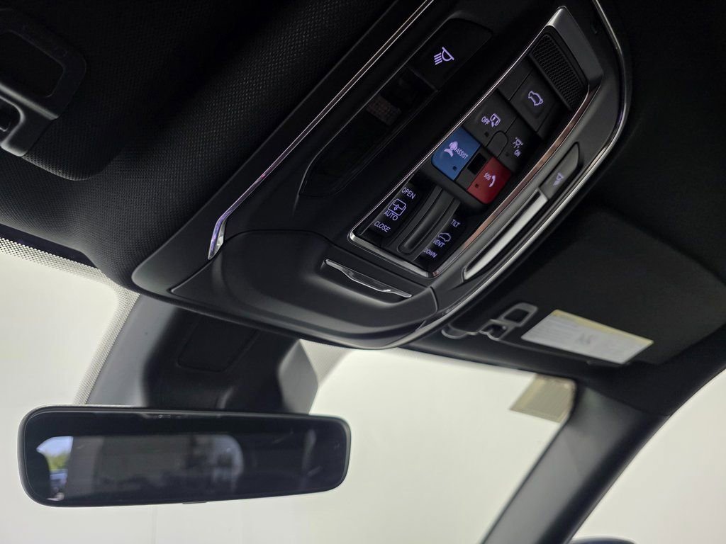 New 2025 Jeep Grand Cherokee Altitude AWD/4WD image 32