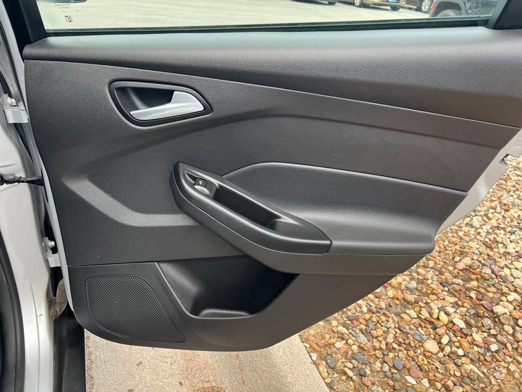 Used 2018 Ford Focus SE FWD image 22