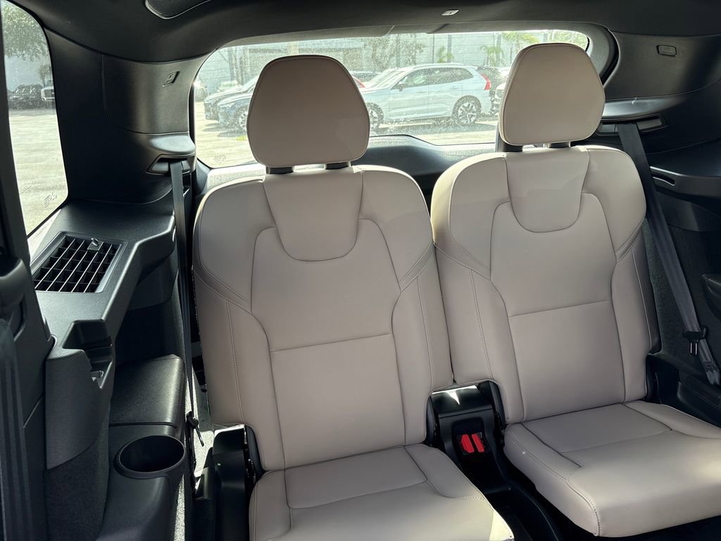 New 2026 Volvo XC90 B6 Plus image 18