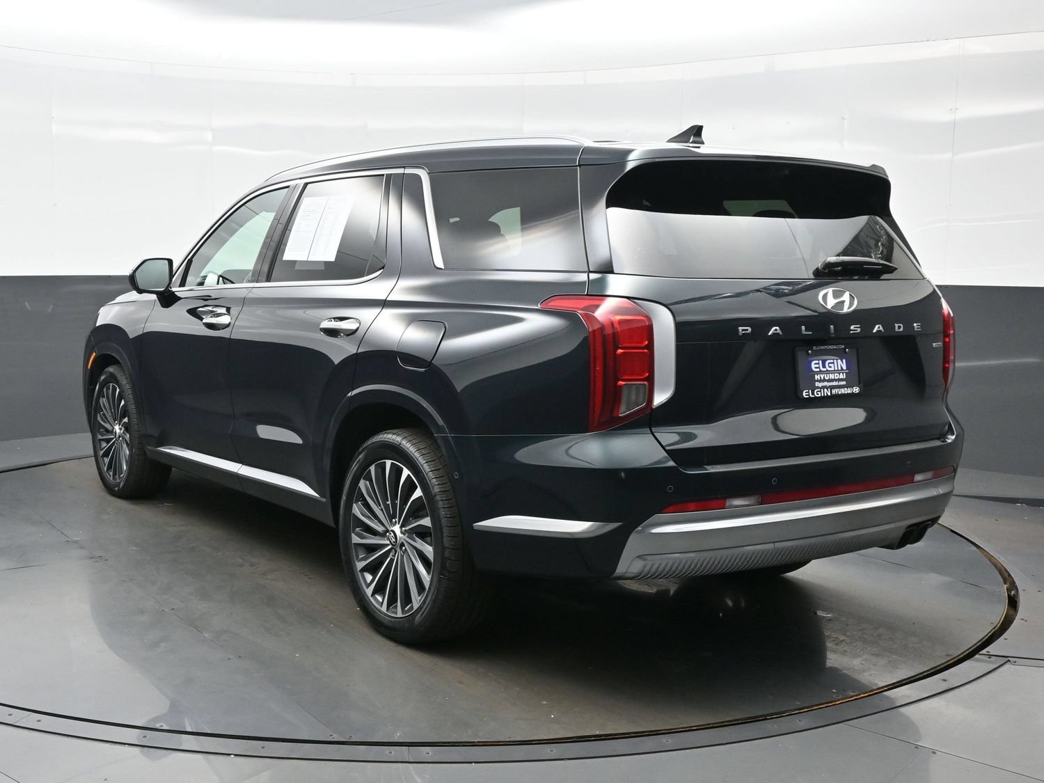 Certified 2023 Hyundai Palisade Calligraphy w/ Cargo Package AWD/4WD image 4