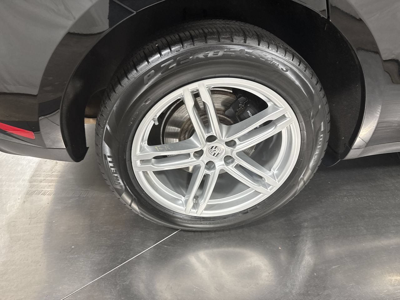 Used 2024 Porsche Macan AWD/4WD image 16