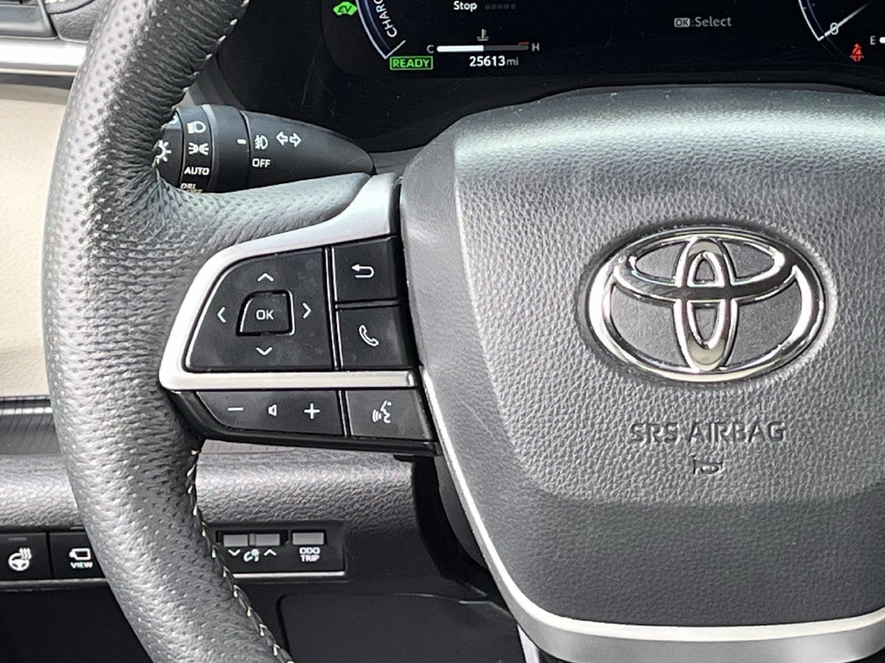 Used 2025 Toyota Sienna Platinum FWD image 12