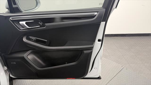 Used 2019 Porsche Macan AWD/4WD image 23