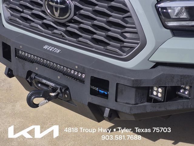 Used 2022 Toyota Tacoma TRD Off-Road AWD/4WD image 7