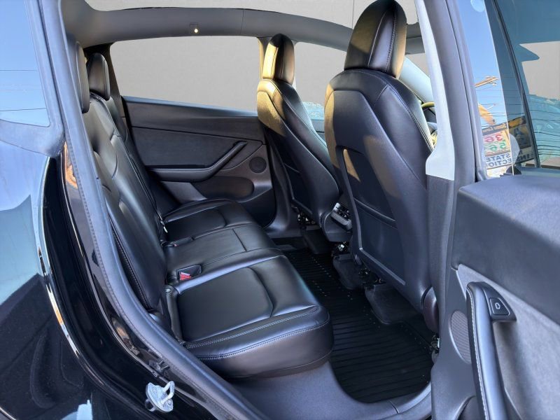 Used 2021 Tesla Model Y Performance image 12