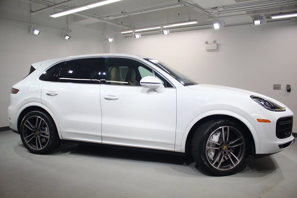 Used 2022 Porsche Cayenne Turbo image 9