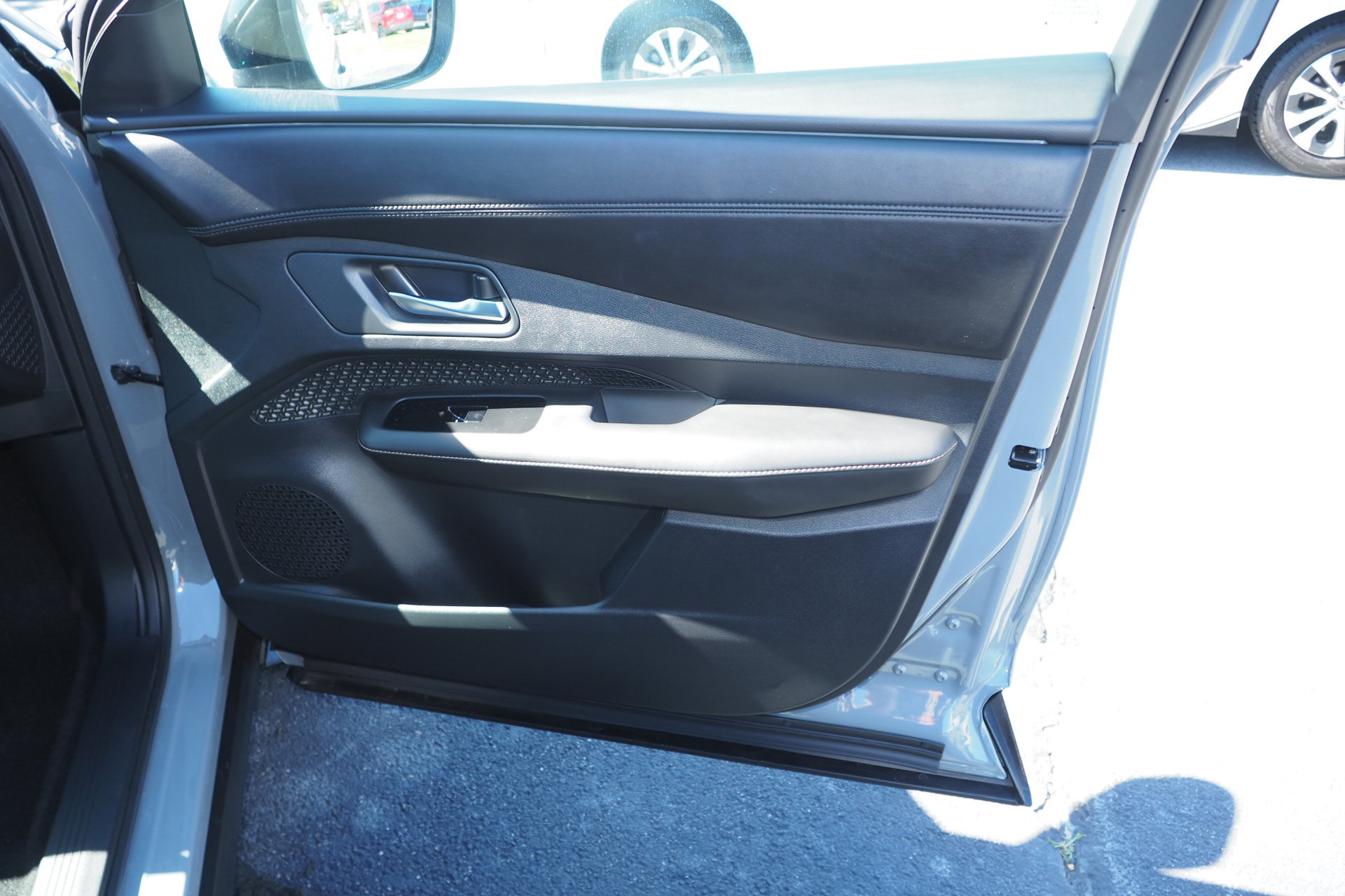 Used 2024 Nissan Ariya FWD image 20