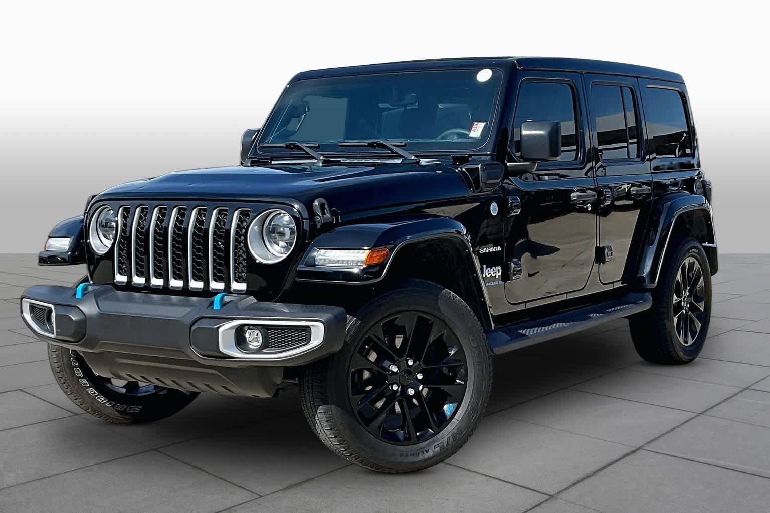Used 2023 Jeep Wrangler Unlimited Sahara AWD/4WD image 3