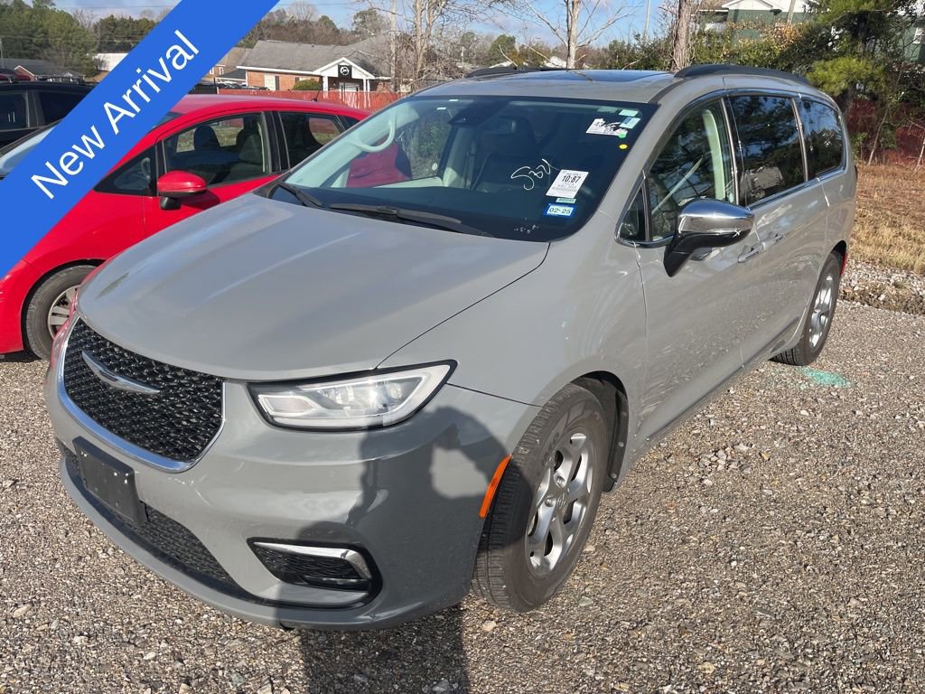 Used 2023 Chrysler Pacifica Limited image 1