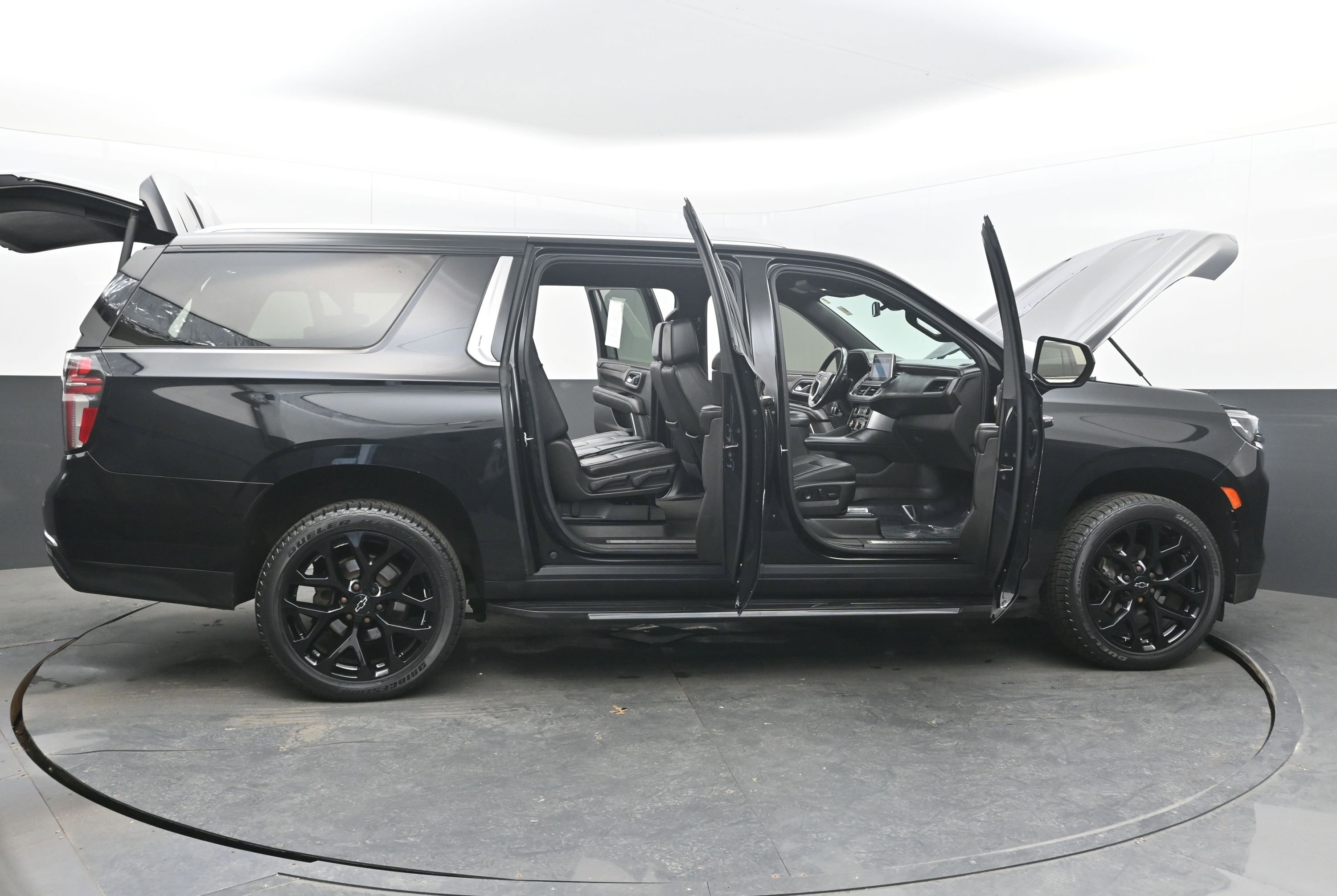 Used 2021 Chevrolet Suburban LT image 46