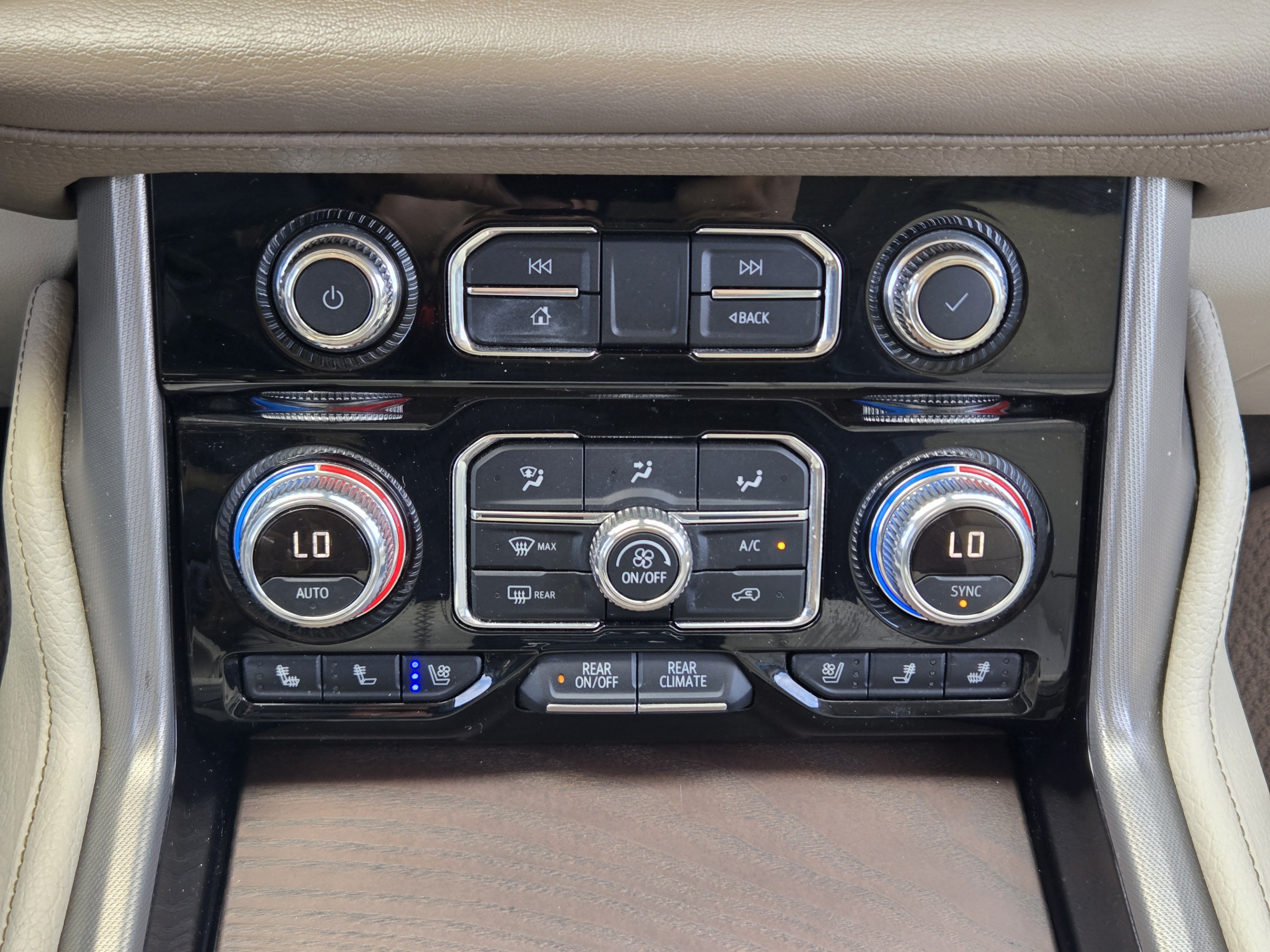 Used 2021 GMC Yukon Denali w/ Denali Ultimate Package AWD/4WD image 16