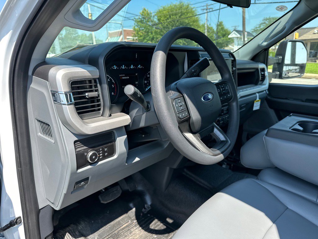 New 2025 Ford F350 XL w/ XL Chrome Package image 26