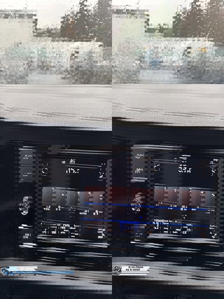 Used 2024 Volkswagen Jetta SE image 40