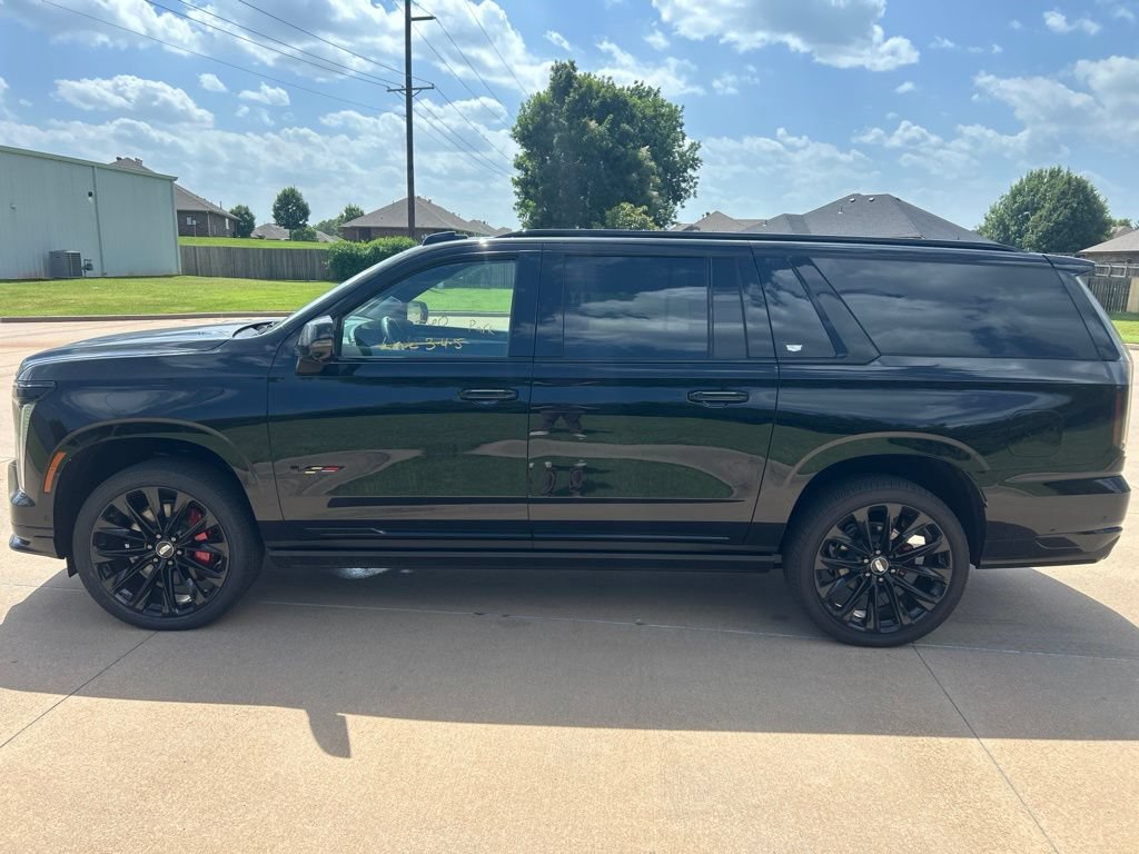 Used 2025 Cadillac Escalade ESV V w/ LPO, ONYX Package AWD/4WD image 2