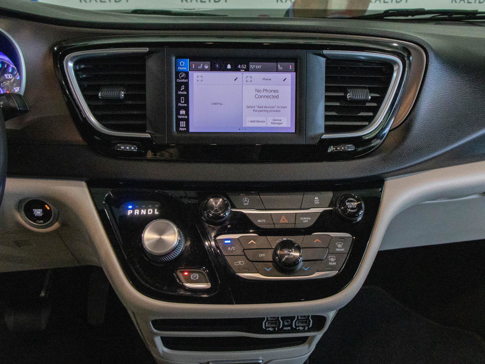 Used 2022 Chrysler Voyager LX FWD image 4