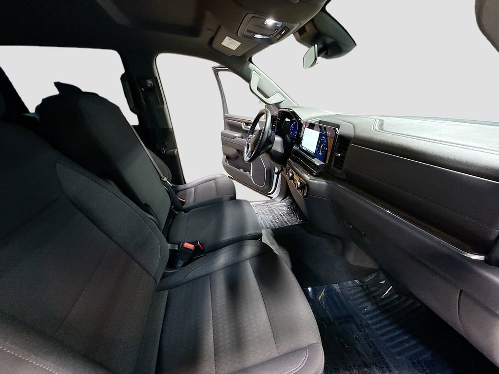 Used 2024 Chevrolet Silverado 1500 LT image 28