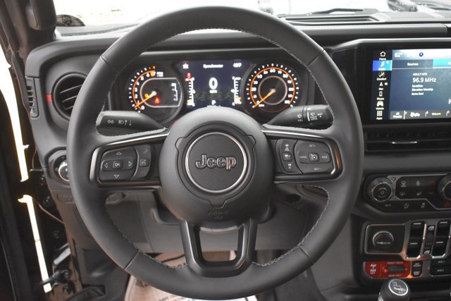 Used 2025 Jeep Gladiator Rubicon w/ Safety Group image 18