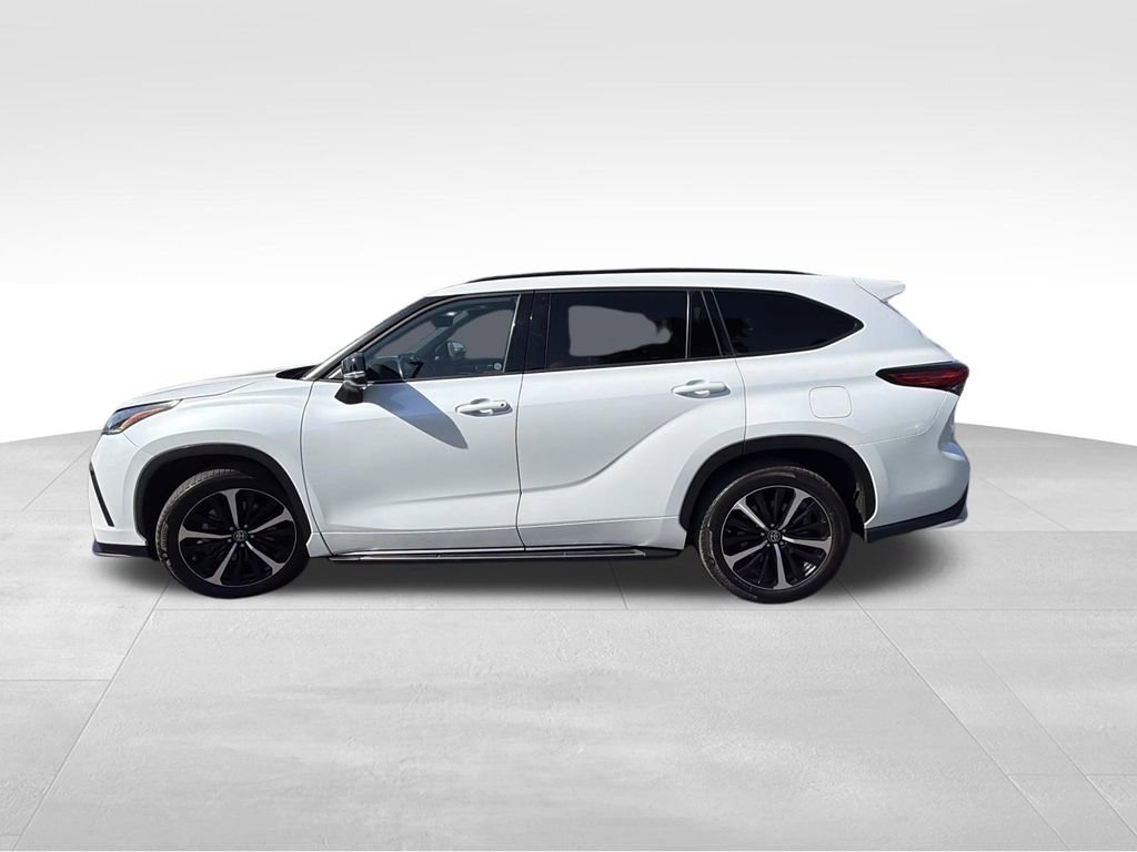 Used 2022 Toyota Highlander XSE FWD image 6