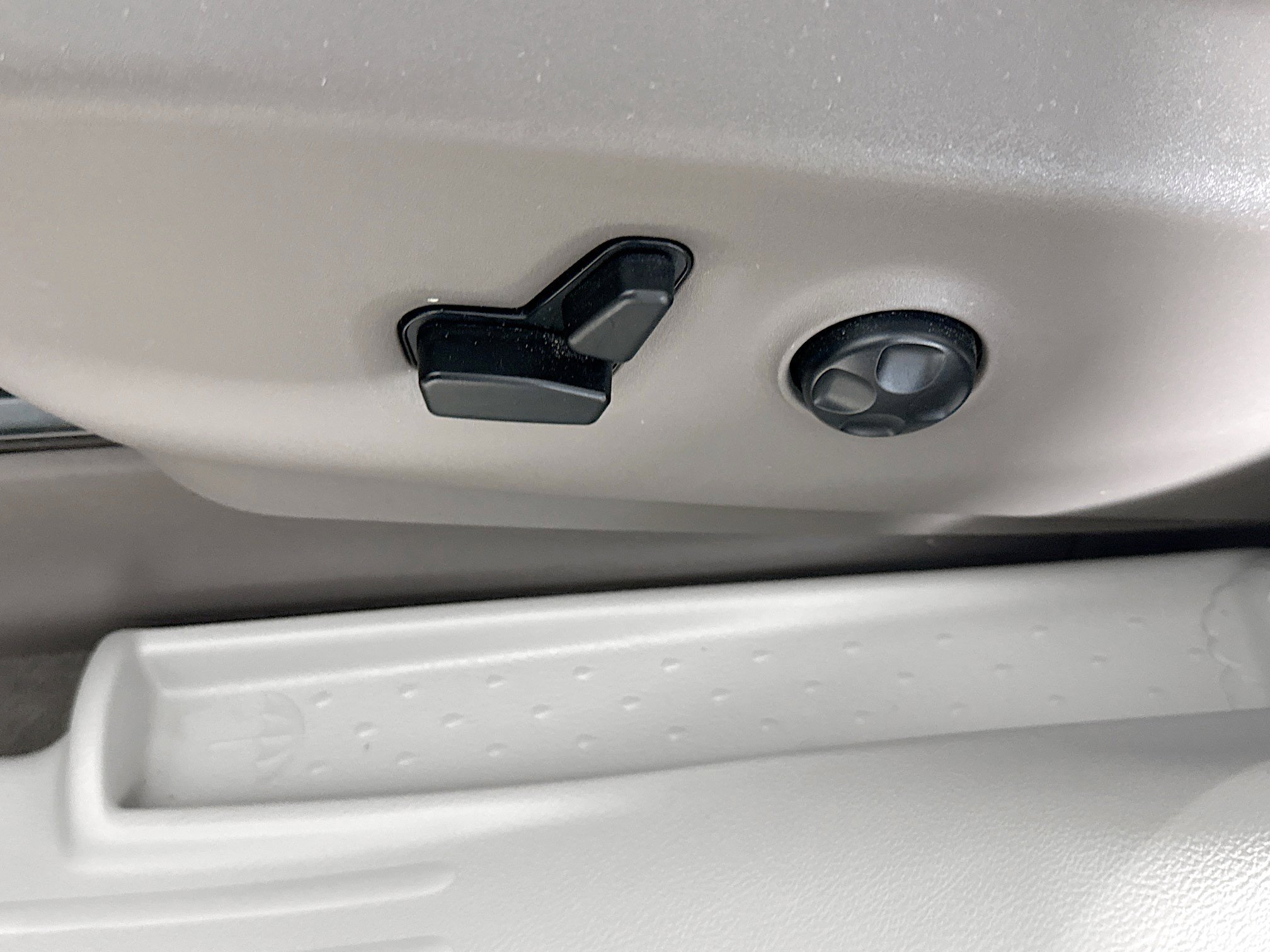 Used 2018 Chrysler Pacifica Touring Plus FWD image 24