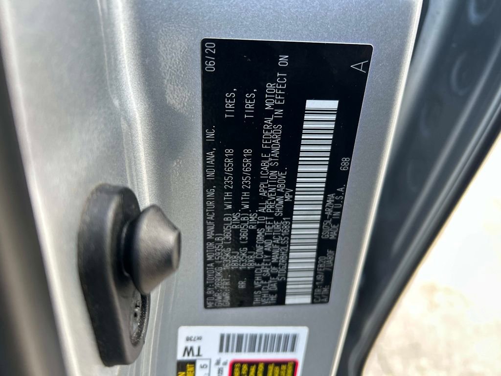 Used 2020 Toyota Highlander XLE image 33