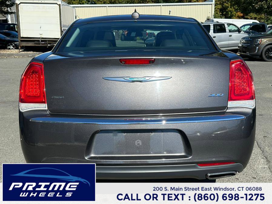 Used 2017 Chrysler 300 Limited w/ Value Package image 6