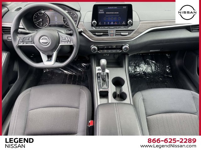 Used 2025 Nissan Altima 2.5 SV FWD image 14