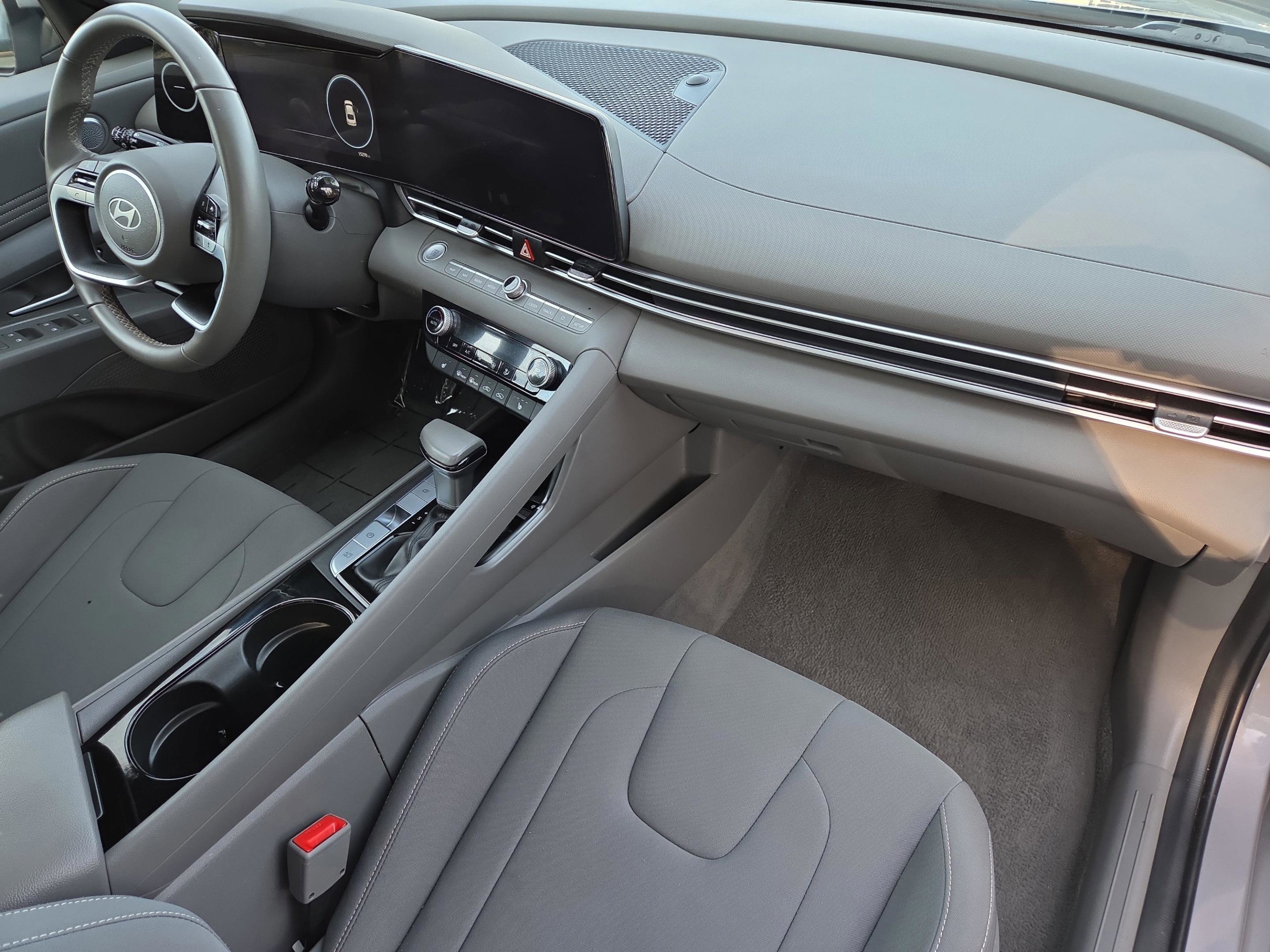 Used 2025 Hyundai Elantra SEL image 38