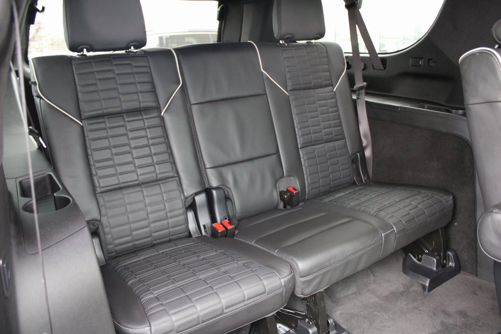 Used 2025 Cadillac Escalade ESV Sport Platinum w/ LPO, ONYX Package image 28