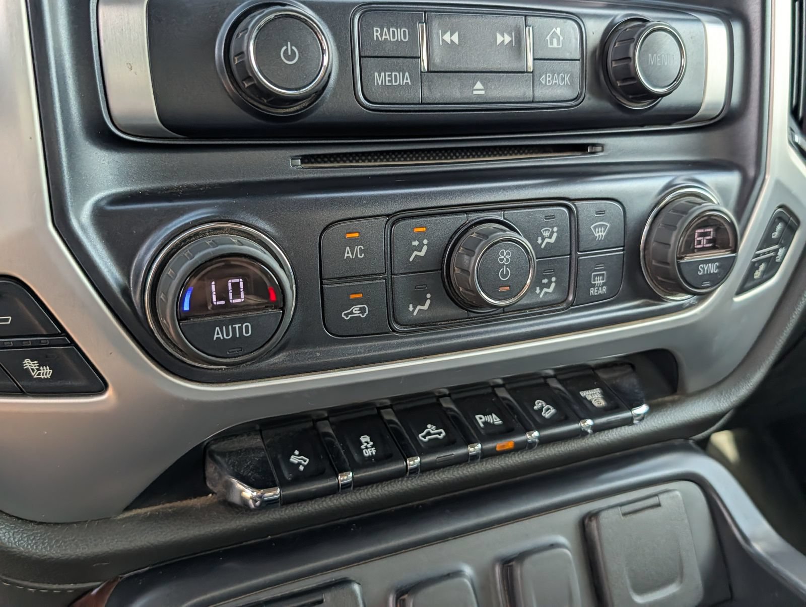 Used 2018 GMC Sierra 2500 SLT w/ Duramax Plus Package AWD/4WD image 21
