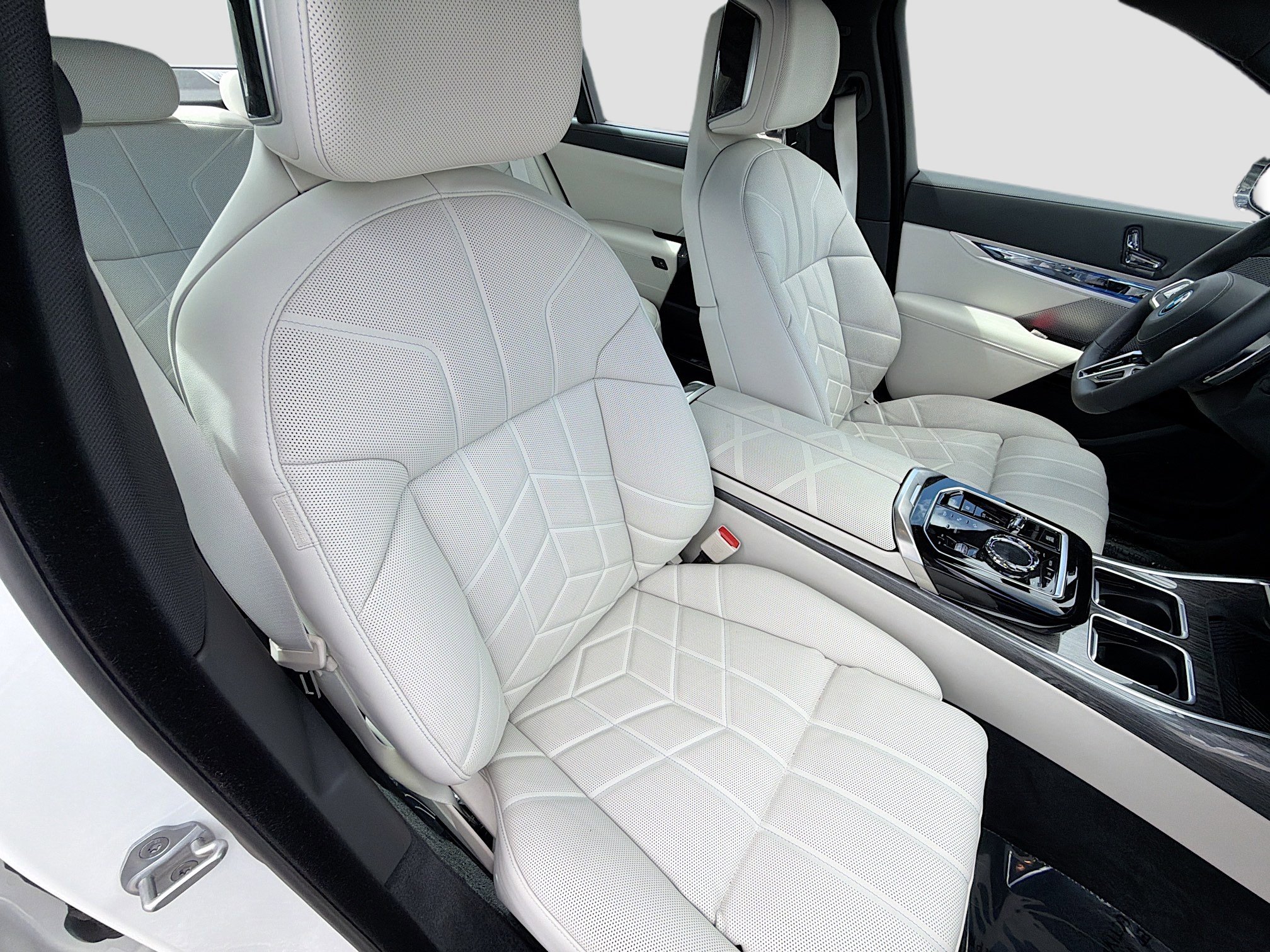 Used 2025 BMW 750e xDrive w/ Executive Package image 15