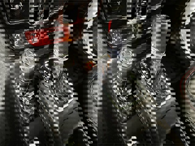 Used 2025 Jeep Gladiator Rubicon w/ Convenience Group image 16