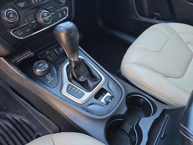 Used 2017 Jeep Cherokee Limited w/ Technology Group image 28