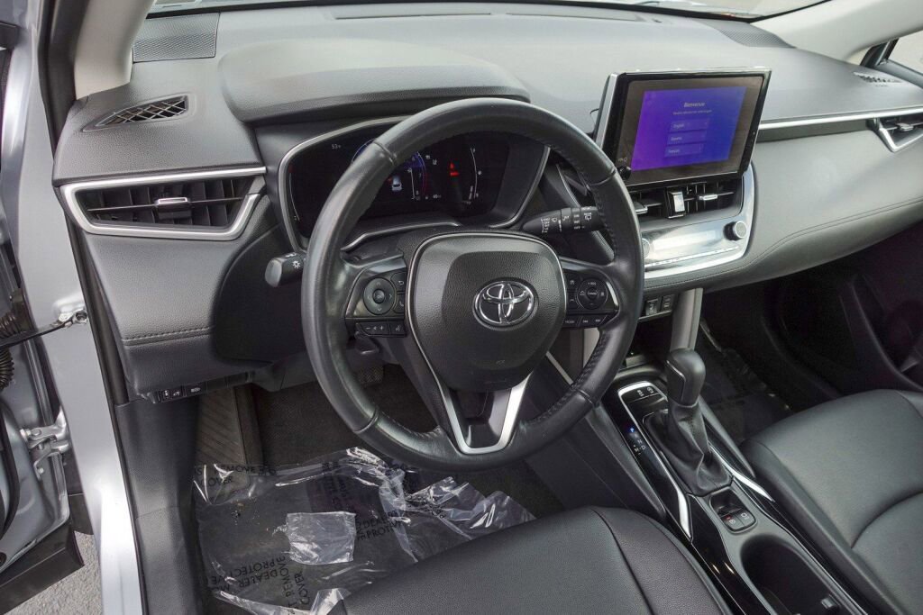 Used 2024 Toyota Corolla Cross XLE image 10