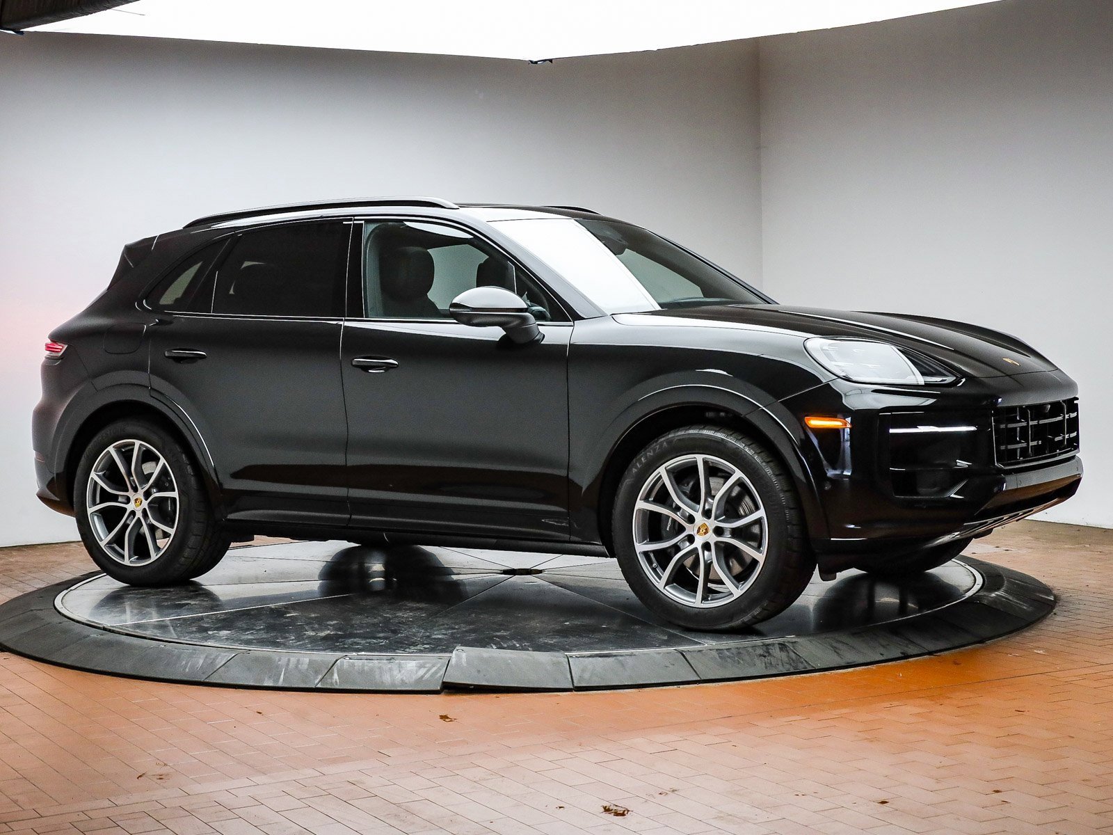 Used 2025 Porsche Cayenne image 14