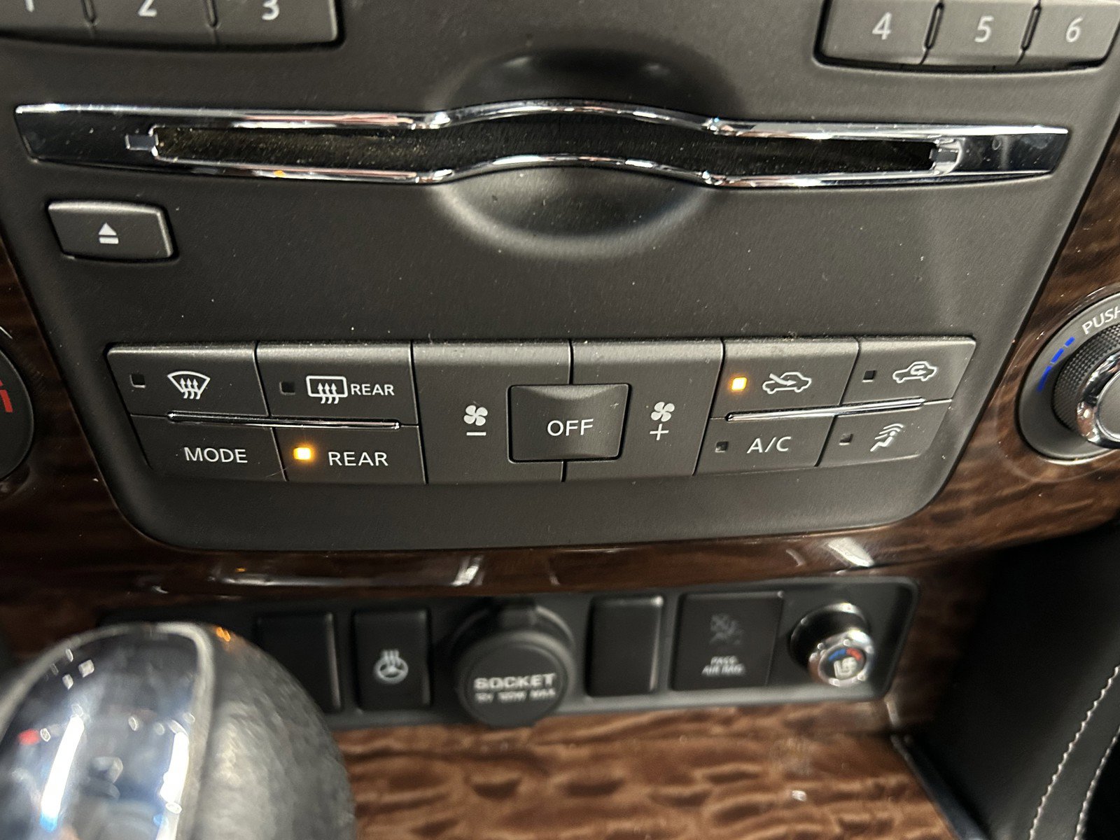 Used 2017 Nissan Armada Platinum image 35