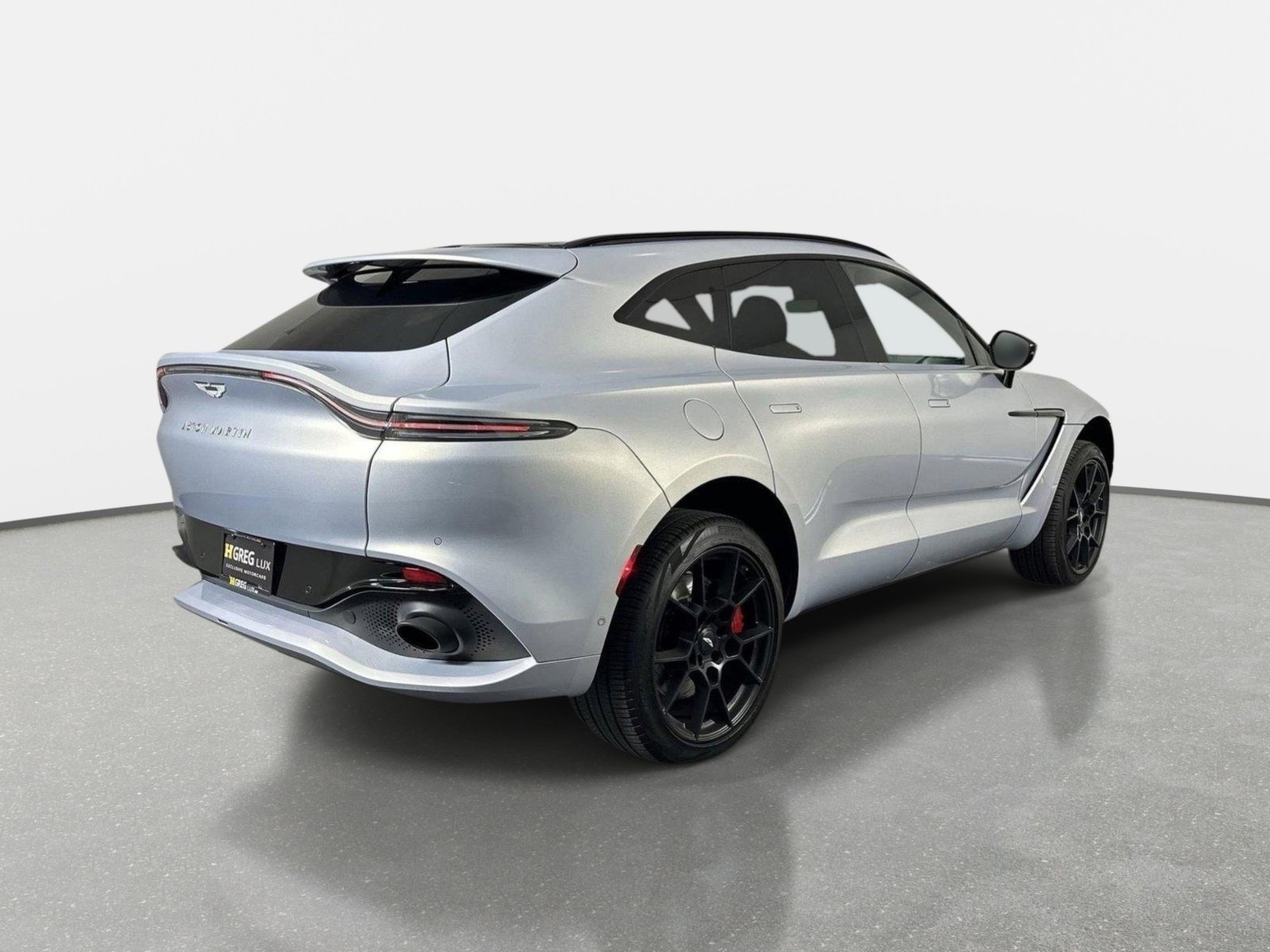 Used 2023 Aston Martin DBX AWD/4WD image 8