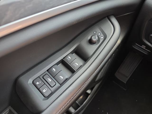 New 2025 Jeep Grand Cherokee Limited w/ Luxury Tech Group II image 33