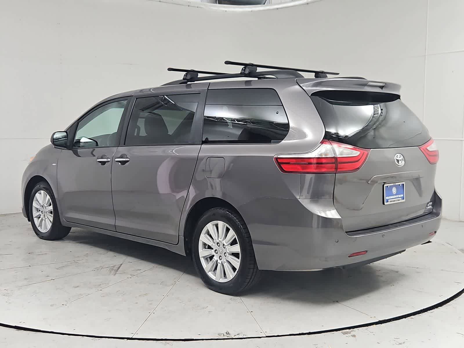 Used 2017 Toyota Sienna XLE AWD/4WD image 4